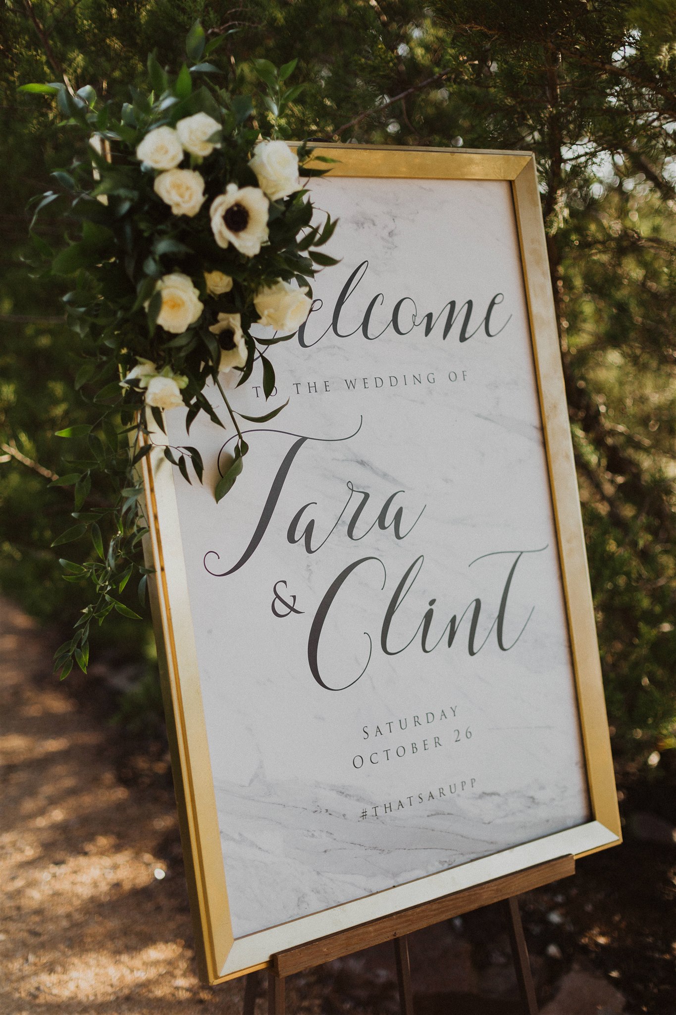 26 Black and White Welcome Signs
