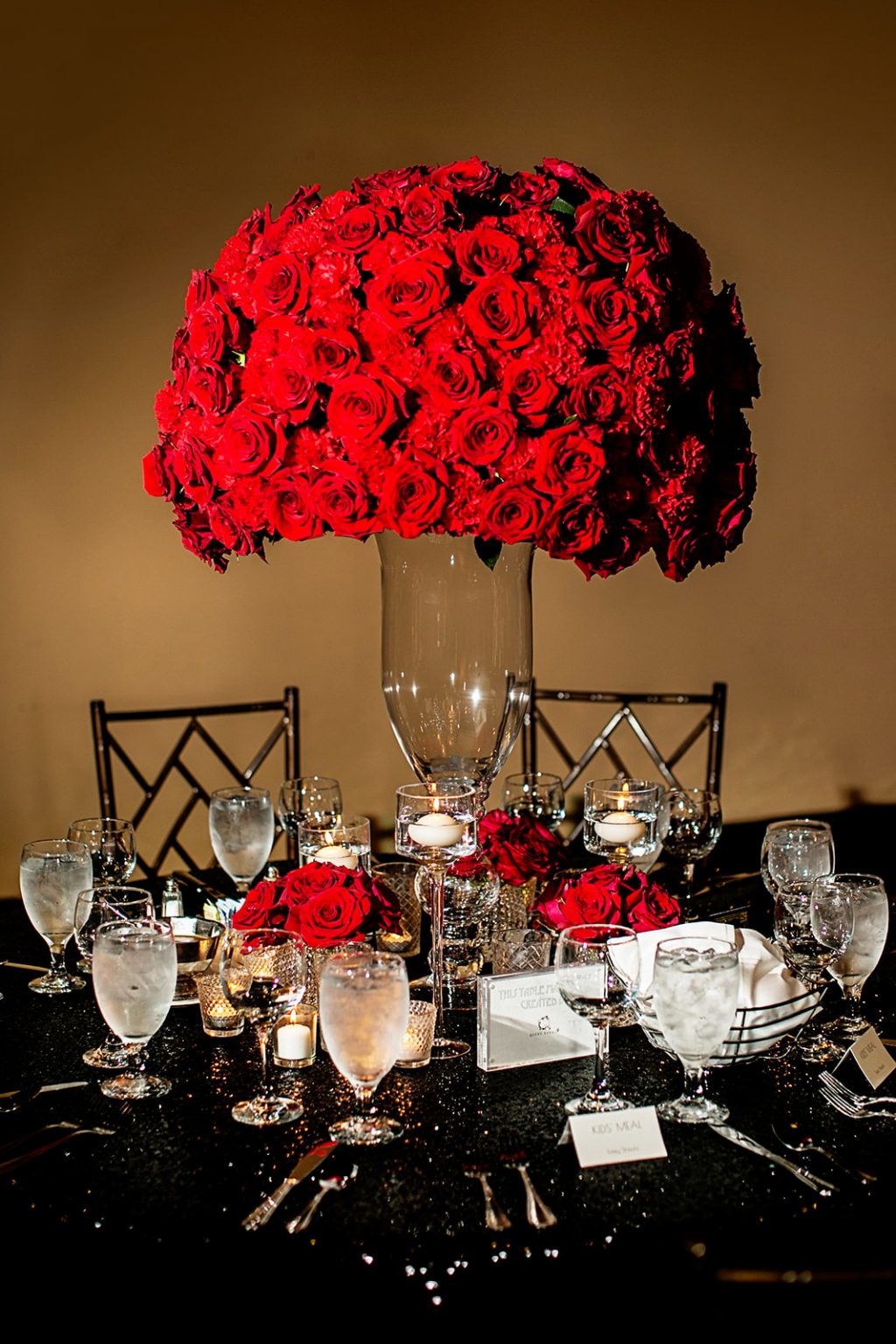 14 Black and Red Table Design