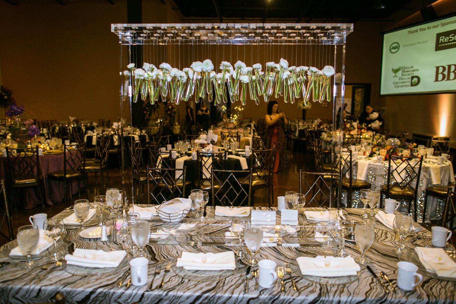 17 Clear Floating Centerpiece